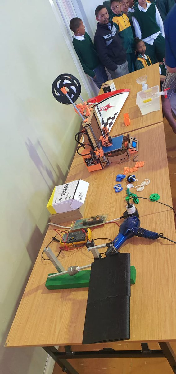 JessicaBatts13's tweet photo. Partners for Possibility hosted a Career Day @ Simondium PS ( WCED Winelands).  Creating the opportunity for the learners to participate in live demonstrations#using a variety of tools, concepts,# importance of selecting the right subjects#identifying future careers# https://t.co/5JJwLvdn2g