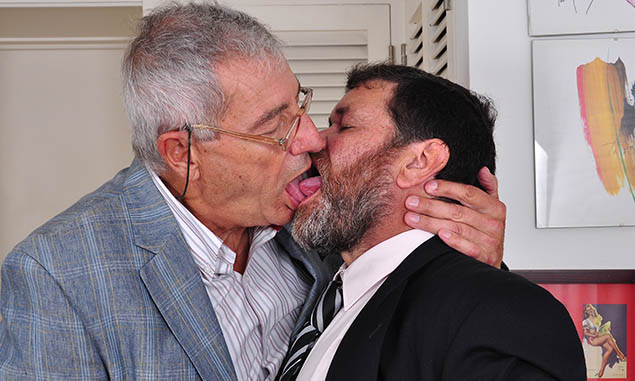 Older gay men making love - 🧡 Older gay men and silver daddies.