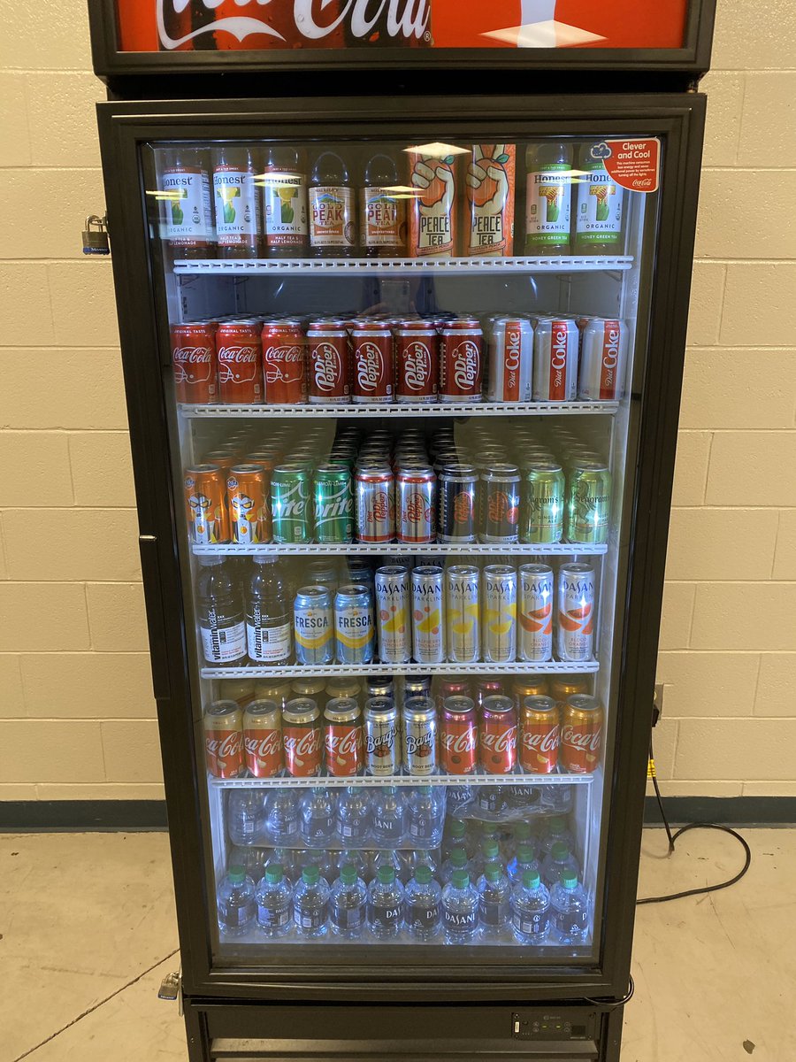 StephenGorchov's tweet photo. 🚨 NCAA Media Room Fridges Ranked 🚨

1. @HofstraMBB / @HofstraWBB 
2-whatever. Doesn’t matter. 

#JordanYear - #Hofstra record 23 choices https://t.co/89ZAJkoAxn