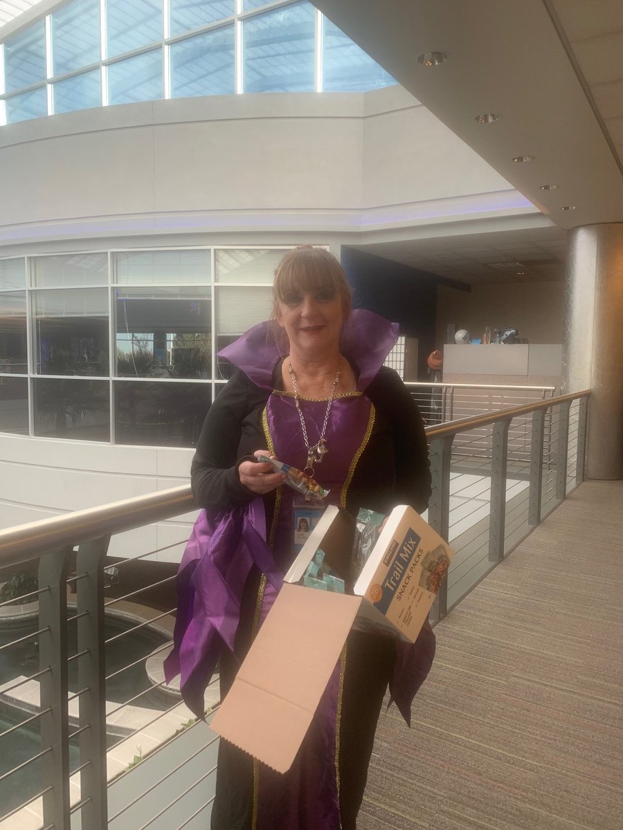 THENEWBLUEBOISE's tweet photo. Halloween Fun In Boise! #ATTCLG https://t.co/HcNKN2anFv