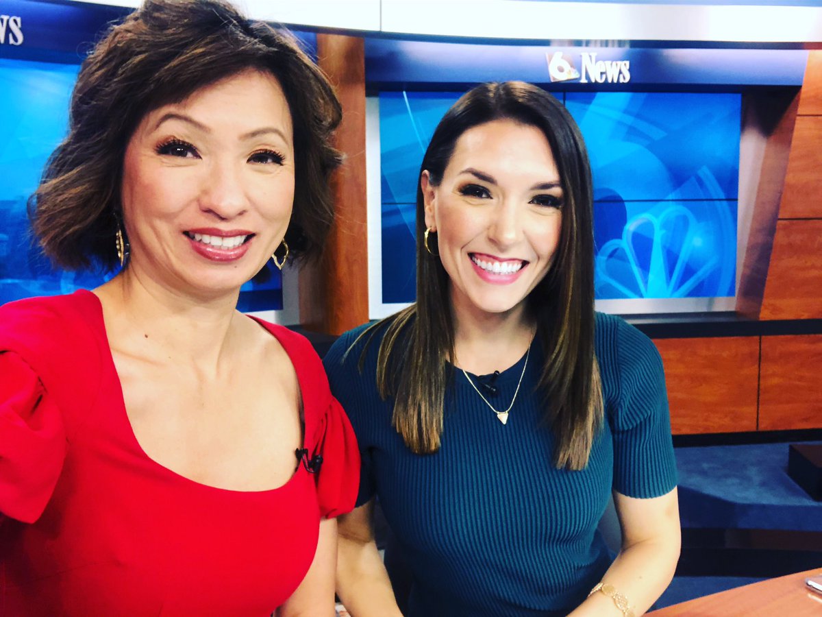 SharonChenTV's tweet photo. #seasonsgreetings 🎄🎅
No we didn't do it on purpose, there's still #Thankgiving to go! 🍗
#respecttheturkey #notxmasyet #colorcoordination #fail #anchors #anchorteam #wowt6news
@thetaylaur https://t.co/XdELeo1ohM