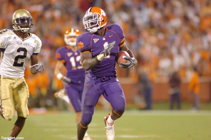 James “Thunder” Davis and CJ “Lightning” Spiller proceeded to run wild on the Jackets, accounting for 372 combined yards and leading the Tigers to a dominating 31-7 win that is still the golden moment for Clemson’s purple uniforms to this day.