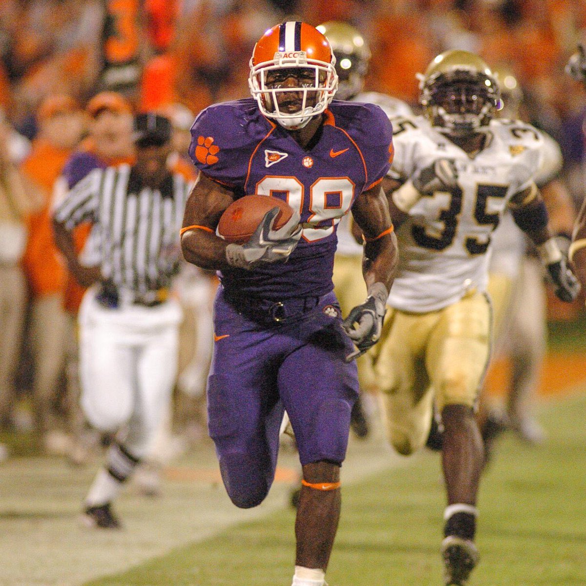 James “Thunder” Davis and CJ “Lightning” Spiller proceeded to run wild on the Jackets, accounting for 372 combined yards and leading the Tigers to a dominating 31-7 win that is still the golden moment for Clemson’s purple uniforms to this day.