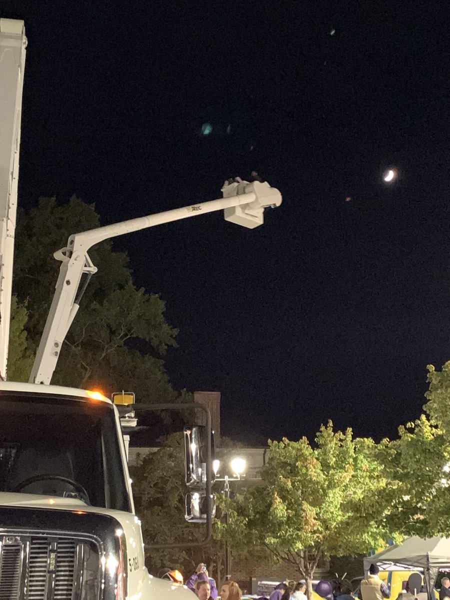 GUC_Info's tweet photo. Goodnight boom
Goodnight moon
Goodnight bands
Goodnight pirate fans
Cheers to another #FreebootFriday โ ๏ธ๐๐ https://t.co/oahJiKs3tn