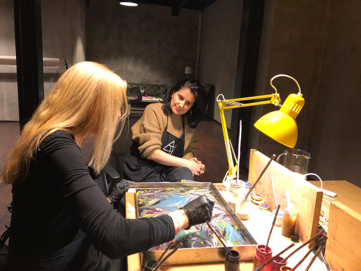 OzzaGalata's tweet photo. Geleneksel sanatların en eğlencelisi "Ebru Sanatı" ile katılımcılarımız renklerin ahengine tanık oluyor. Tüm bu sürecin ardından misafirlerimize katılım sertifikalarını takdim ediyoruz.

#sanat #vustogalata #art #culture #istanbul #tourist #touristinistanbul #kültür #kültürsanat https://t.co/UCqyycWeD8