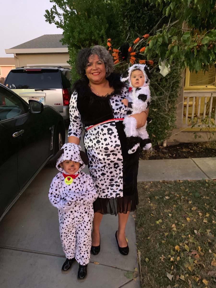 DailyBrew's tweet photo. A few of our Hoffmanites went trick-or-treating with their families last night! Even @kttrom’s dog Gizmo got in on the fun 🍬 🎃 #InsideHA https://t.co/WSHcotlaIp