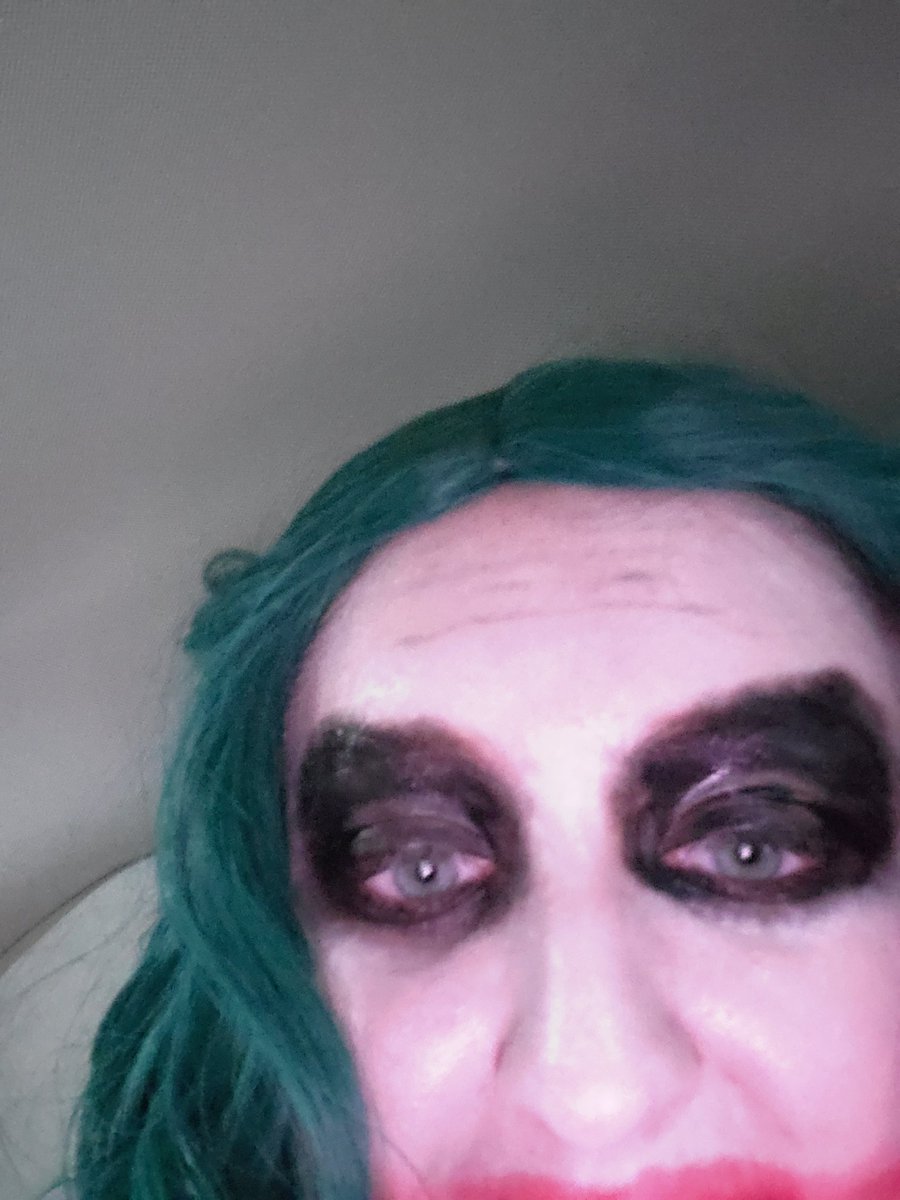 Ashley_Jane__'s tweet photo. When you accidentally turn on the selfie cam https://t.co/Jt64LQSrbj