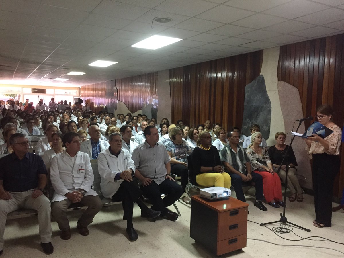 MINSAPCuba's tweet photo. Con la presencia del Ministro de Salud Pública Dr. @japortalmiranda, se realizó esta mañana el cambio de cargo del Director del @InstPando. En un emotivo encuentro, se reconoció al doctor Marcelino Río Torres, quien ha sido su director por 27 años
👉https://t.co/ql91PWcd9W https://t.co/N9uAcShWGj