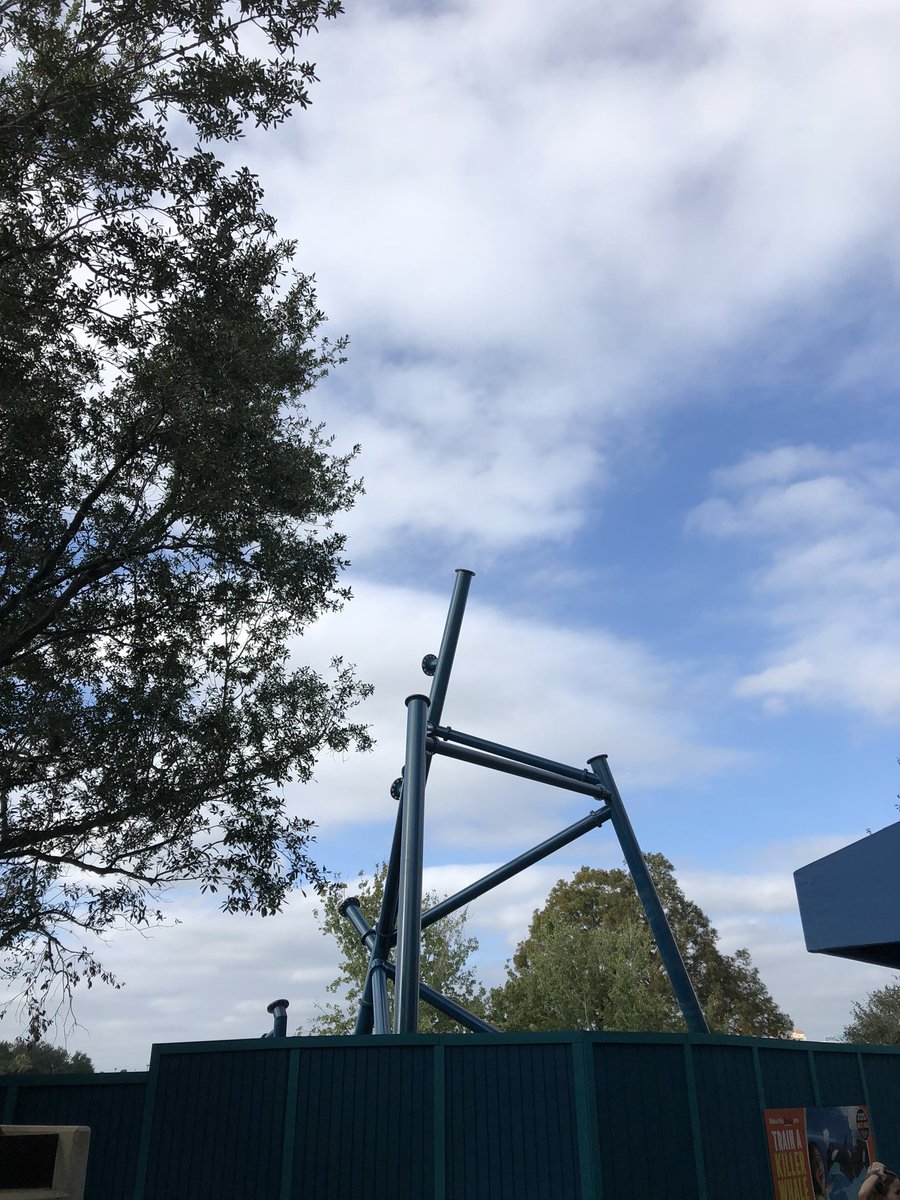 BuckeyeCoaster's tweet photo. #IceBreaker In-Person Construction Update (11/1) 🚧: A lot of supports are going up &amp; they have to be close to installing track soon. I am so excited for this coaster in 2020 at @SeaWorld Orlando! #BreaktheIce #seaworldorlando #SWOIceBreaker https://t.co/7i0QWi25bU