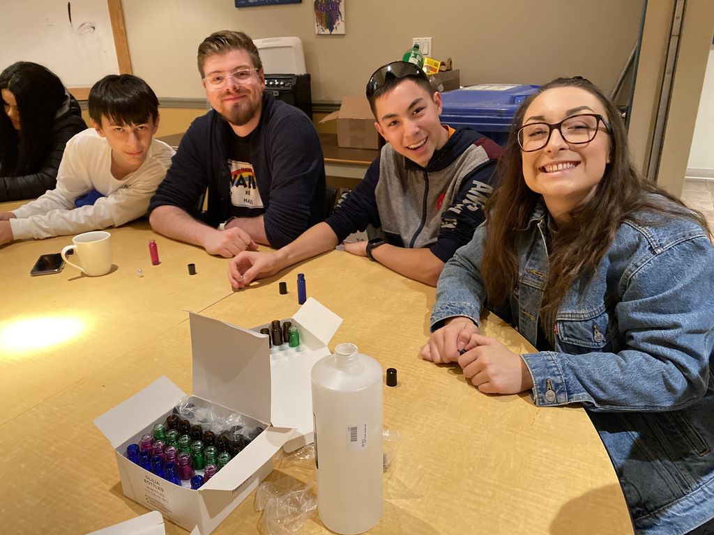 WhytecliffLearn's tweet image. This afternoon, members of the Whytecliff program created their own personal Essential Oil Rollers. The group visited a local store where they selected the ingredients. This provided a learning opportunity and offered a therapeutic experience. 🌿💆