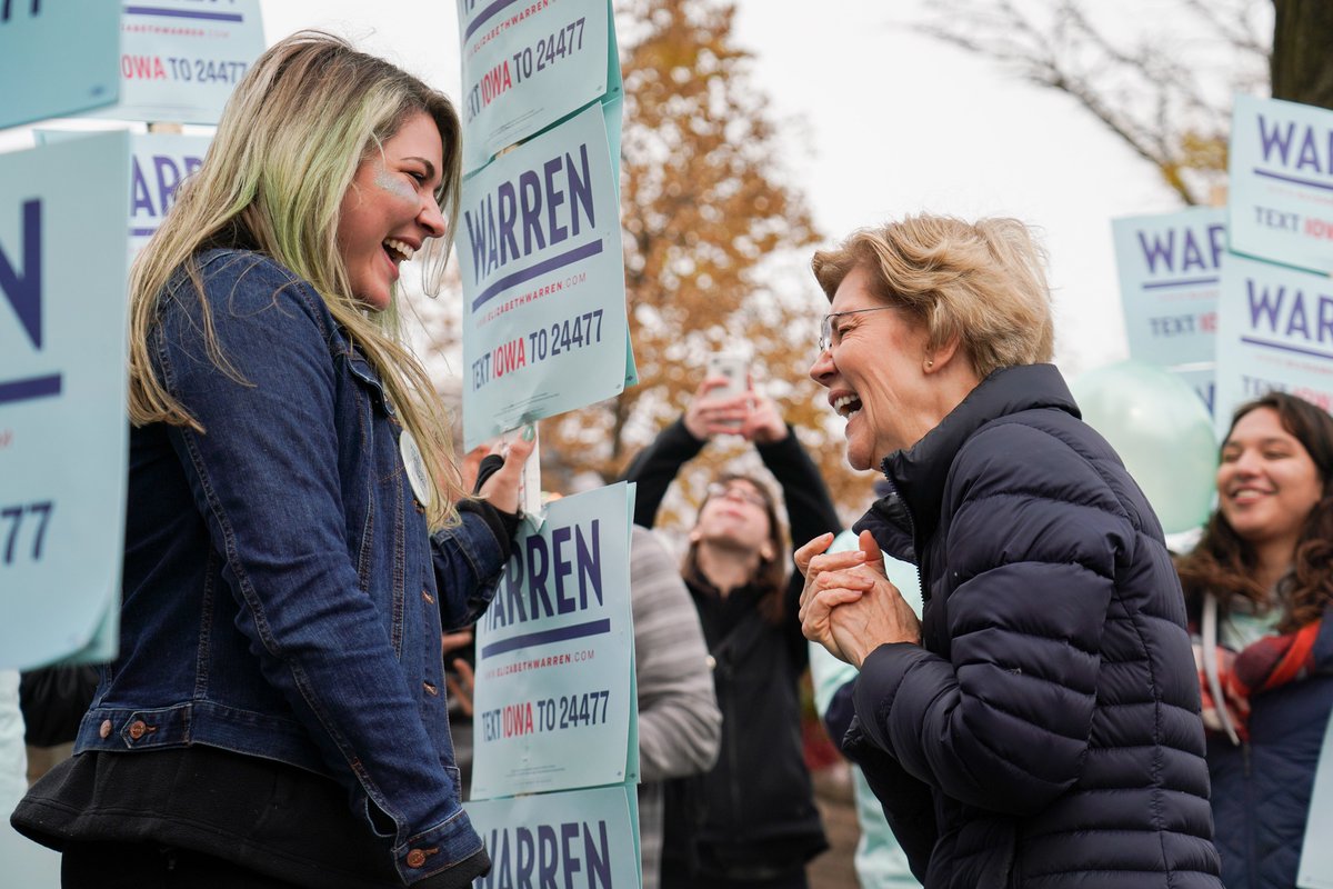 Elizabeth Warren greets supporters before Iowa Democratic Party's Liberty and Justice Dinner.