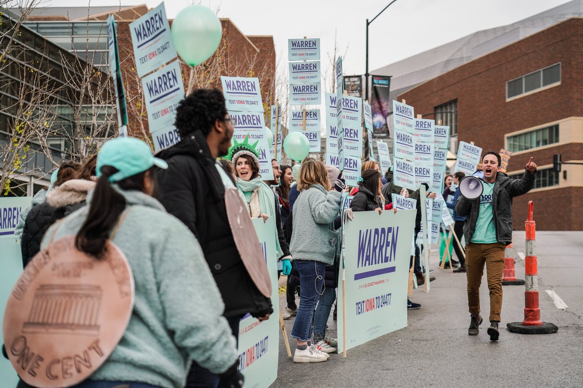Elizabeth Warren supporters cheer outside Iowa Democratic Party's Liberty and Justice Dinner.