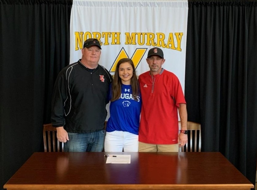 ForceElite01's tweet photo. 🚨SIGNING ALERT🚨  Congratulations to Erin Blankenship for signing to continue her academic and softball career with the Cleveland State Cougars today!    Pictured with Erin are her family,   Coach Rogers, and Coach Bradford. We're proud of you Erin!  Go Force! https://t.co/mcZLQBn2JN