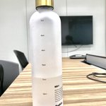 可愛いアイデア! 水分補給の時間がわかる「THE HEALTHISH  BOTTLE」という水筒が面白い!