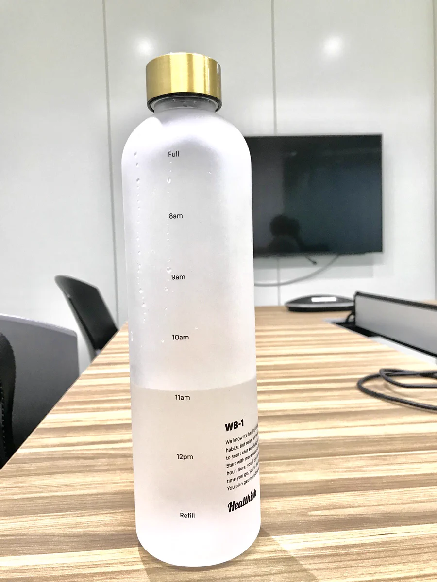 可愛いアイデア!! 水分補給の時間がわかる「THE HEALTHISH  BOTTLE」という水筒が面白い！