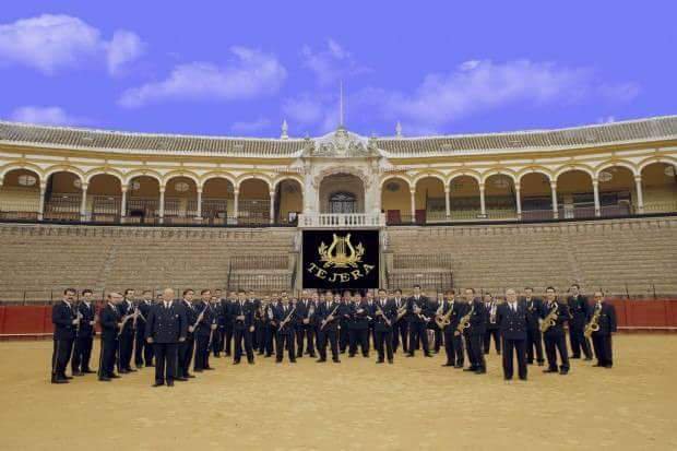 Agradecemos enormemente sus magníficas interpretaciones a <a href="/CCyTTEsencia/">Banda de Cornetas y Tambores Esencia</a> y <a href="/MaestroTejera/">Maestro Tejera</a> en la tarde noche de hoy.
#PatronaSanVicente