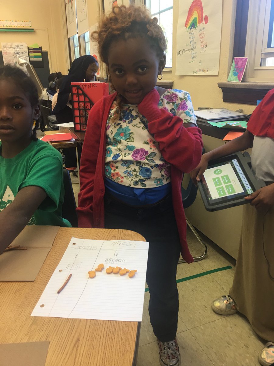 Mrs_Matney's tweet photo. So much fun using pretzel sticks and goldfish crackers to build a number model! #Fraysertigers #2ndgrade #hopedealer #tensandones https://t.co/rZkMPIOnrs