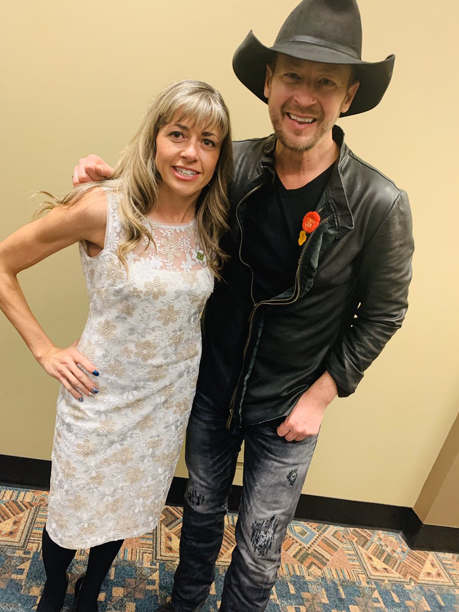 Inspiring message this afternoon by Canadian country music artist and fellow runner @paulbrandt at our @CCSD_edu 2019 #notinmycity!