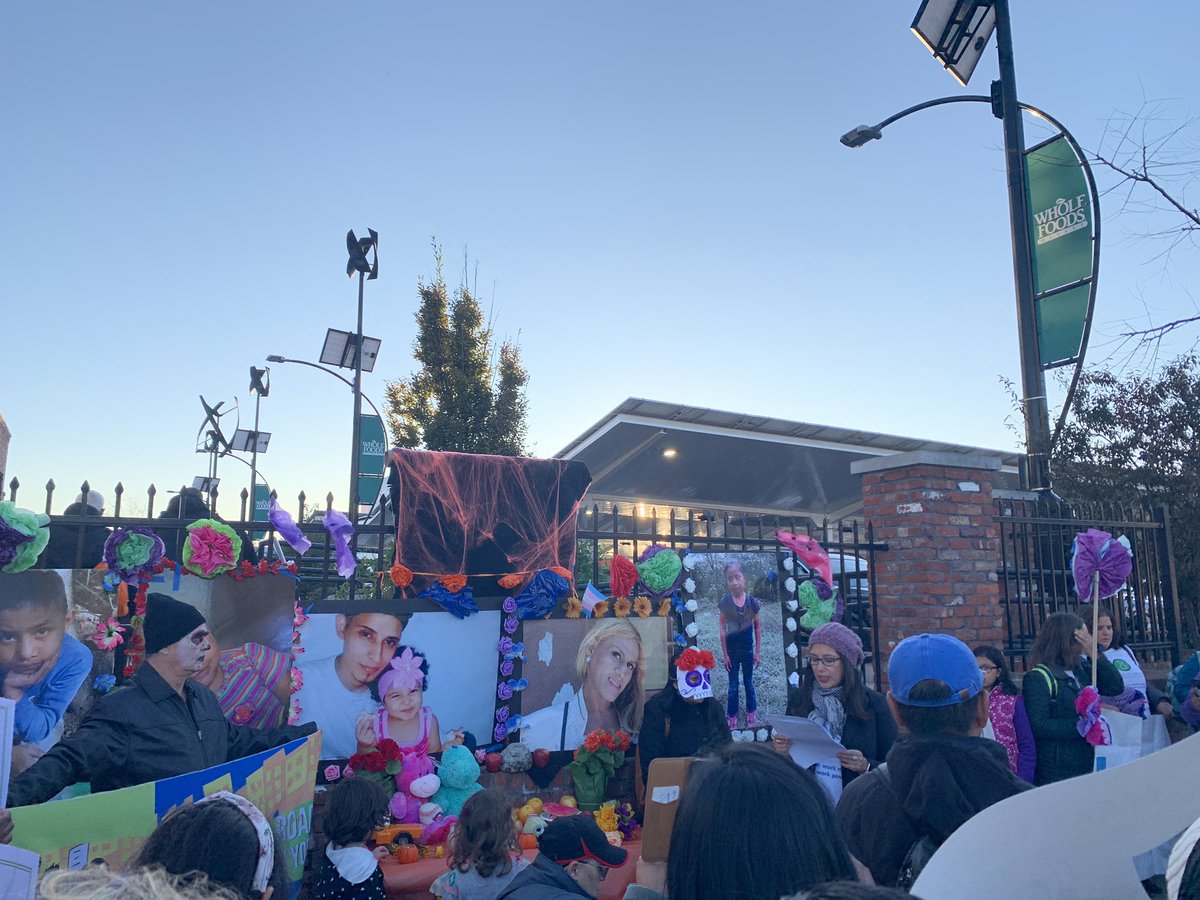 nychange's tweet image. Rallying with a memorial of the immigrants who have died in ICE custody outside the Whole Foods in Gowanus, Brooklyn demanding @Amazon cut all it’s ties with ICE and to stop exploiting its workers #NoTechForICE