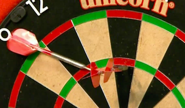 HighRollerRadio's tweet photo. Classic Confrontation! 
1) Ratajski bounce-out in deciding leg
2) The Asp pounces with 180
3) The Eagle fires in 177, then takes out 70
4) Handshakes

Krzysztof is Kryptonite! 104+ average! #Darts #WSoD #WSD19 https://t.co/frgO3XjfQY