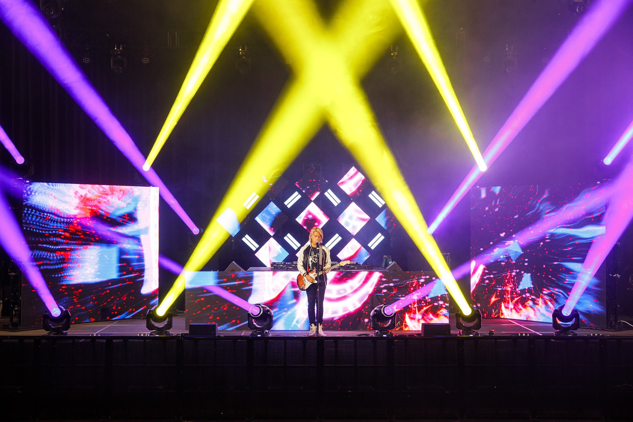 elephante-on-twitter-diamond-days-tour-starts-tonight-san-luis