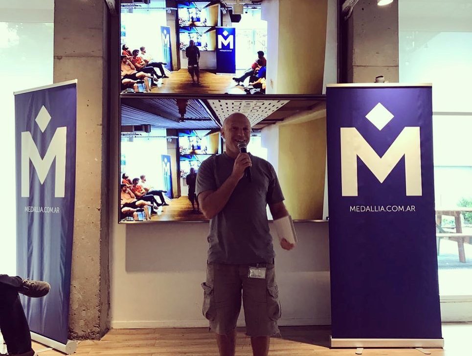 MedalliaArg's tweet photo. 🏳️‍🌈Arrancamos nuestra pride week! 🏳️‍🌈
Primero con una charla de Sergio Freue: “Mi hijo es mi hijo y punto”. 
Luego compartimos un happy hour especial todxs juntxs!
#prideweek #prideweek2019🏳️‍🌈 #pride https://t.co/fTfFZ9BuMq