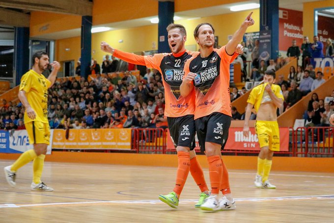 Primera victoria de la temporada del Burela 

Fiesta en Vista Alegre con el primer triunfo del conjunto naranja con un marcador ajustado por 2--1 ante el Peñiscola que ajusto al final 

#lnfs #futsal #sport