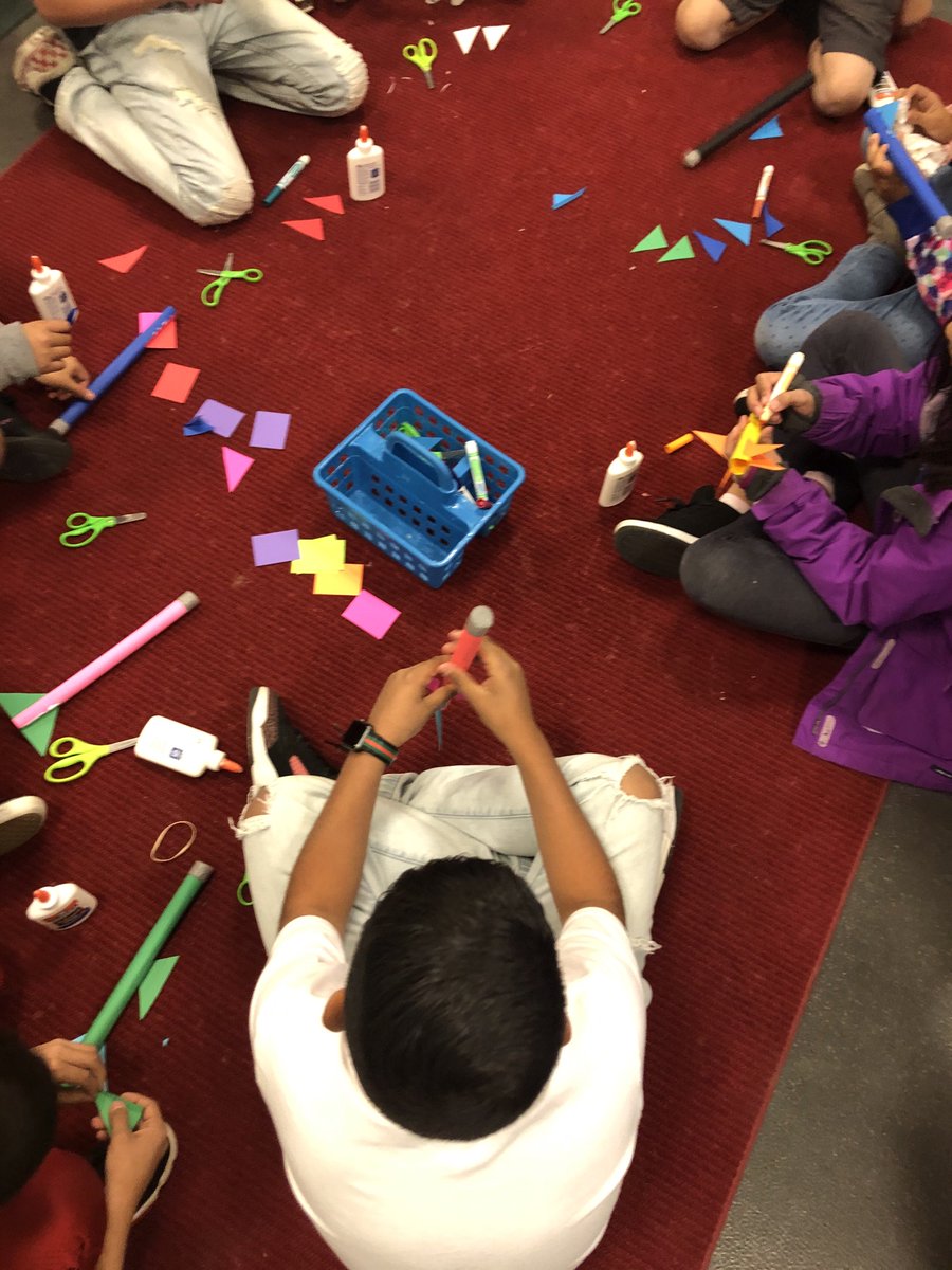 GoldenEtiwanda's tweet photo. 5th graders building rockets at Randall Olanetarium https://t.co/lZERbjTwI1