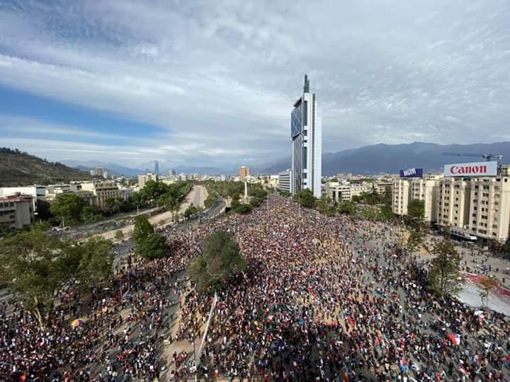 🔴 AHORA | Multitudinaria manifestación en Plaza Italia, porque  #EstoNoHaTermimado porque lucharemos hasta vencer hacia una #NuevaConstitucion vía #asambleaconstituyenteYA #LaMarchaMasGrandeDeChile #ChileNoSeRinde #ChileDesperto