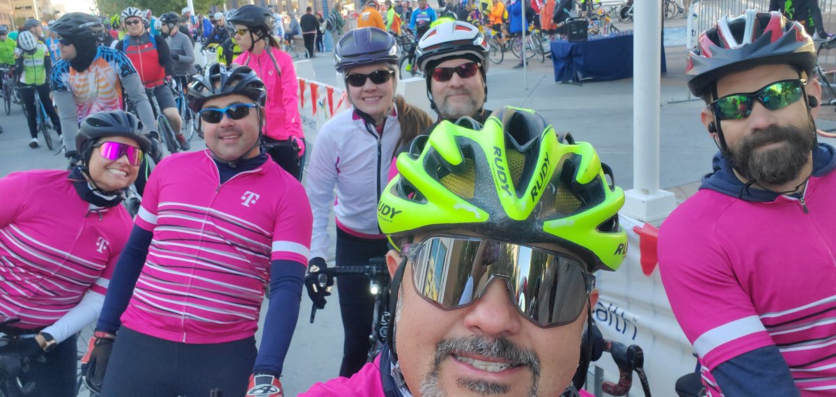 DamienHuggard's tweet photo. Love my team @TMobile! Had a great ride @DayOfTheTread representing @teammagenta! #AreYouWithUs #TMobileEngineering #TMOABQELPENG #TMobile https://t.co/bB1qnyrybf