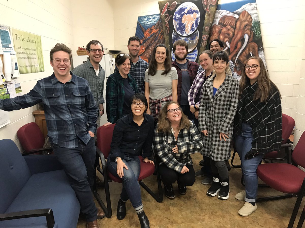EaES_UIC's tweet photo. Flannel Friday! With the changing seasons comes a love of soft woven fabrics in a classic plaid pattern. https://t.co/AJYQDsrcPy