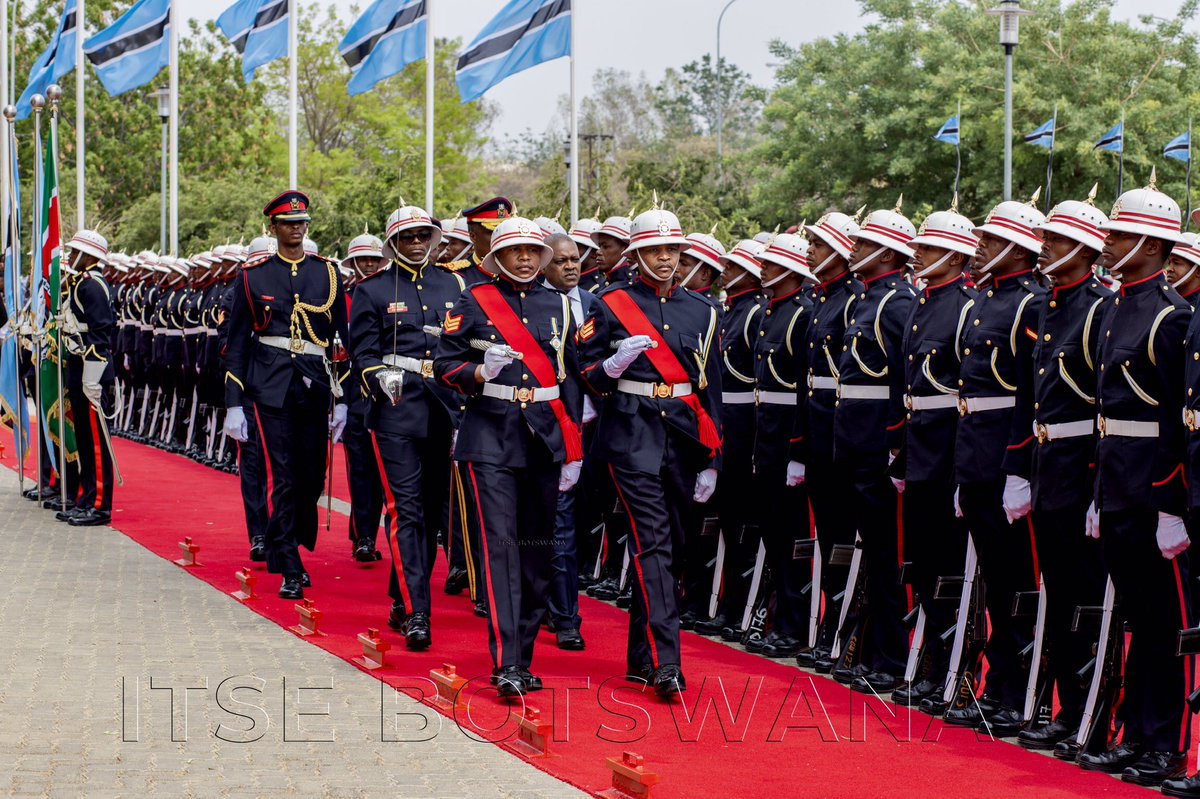 Otsile_Moutswi's tweet photo. Presidential Inauguration 2019 And Sworn into office of The President of The Republic of Botswana @OfficialMasisi
#itsebotswana #botswana #inauguration2019 #masis #botswanaelections2019 https://t.co/hkflE4xrn5
