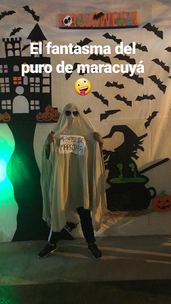 JoseAVillota's tweet photo. El disfraz del año, solo me costo una puteada de mi mama por cogerle la sábana JAJAJA https://t.co/V68yhRRhO8