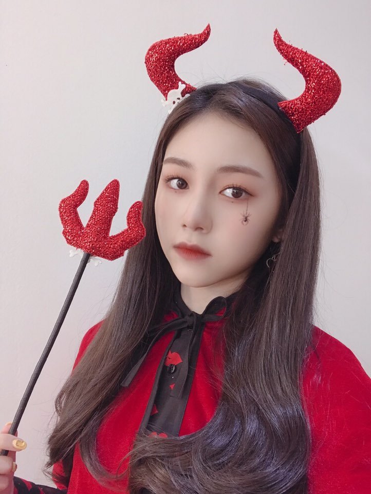 RCPC_GLOBAL's tweet photo. 191030 [T] — #RCPCMEMBERS

Happy Halloween!👻 I should post it on Halloween hehe How does it look?

#로켓펀치 #Rocket_Punch #Pink_Punch 
#MAMAVOTE #rocketpunch https://t.co/OBfWDkH2pT