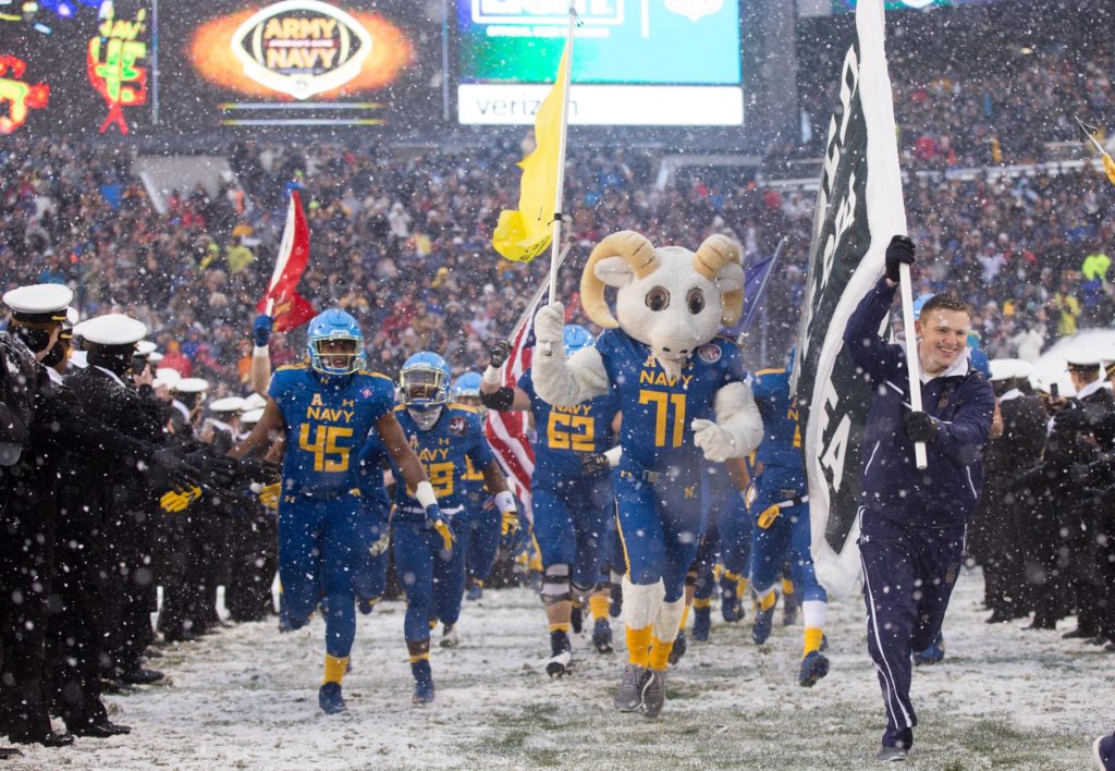 Sportsnaut's tweet image. WATCH: Navy's Malcolm Perry puts defender in spin cycle on brilliant 58-yard touchdown run bit.ly/2WzTYZP #MalcolmPerry #NAVYvsUCONN