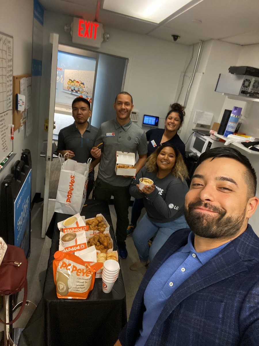 Celebrating with the #1 CRU store for the month of #OCTOBER ! #POPEYES #PARTY TIME !!! <a href="/attpwheaton/">Wheaton</a> @ATTPortablesEVD <a href="/elthonmunoz/">Elthon Munoz</a> @DaijuanDavisSr <a href="/Evc6523/">Erika Castro</a> <a href="/jodiquinn69/">Jodi Quinn</a> <a href="/Ciara_Wills/">cwills</a>