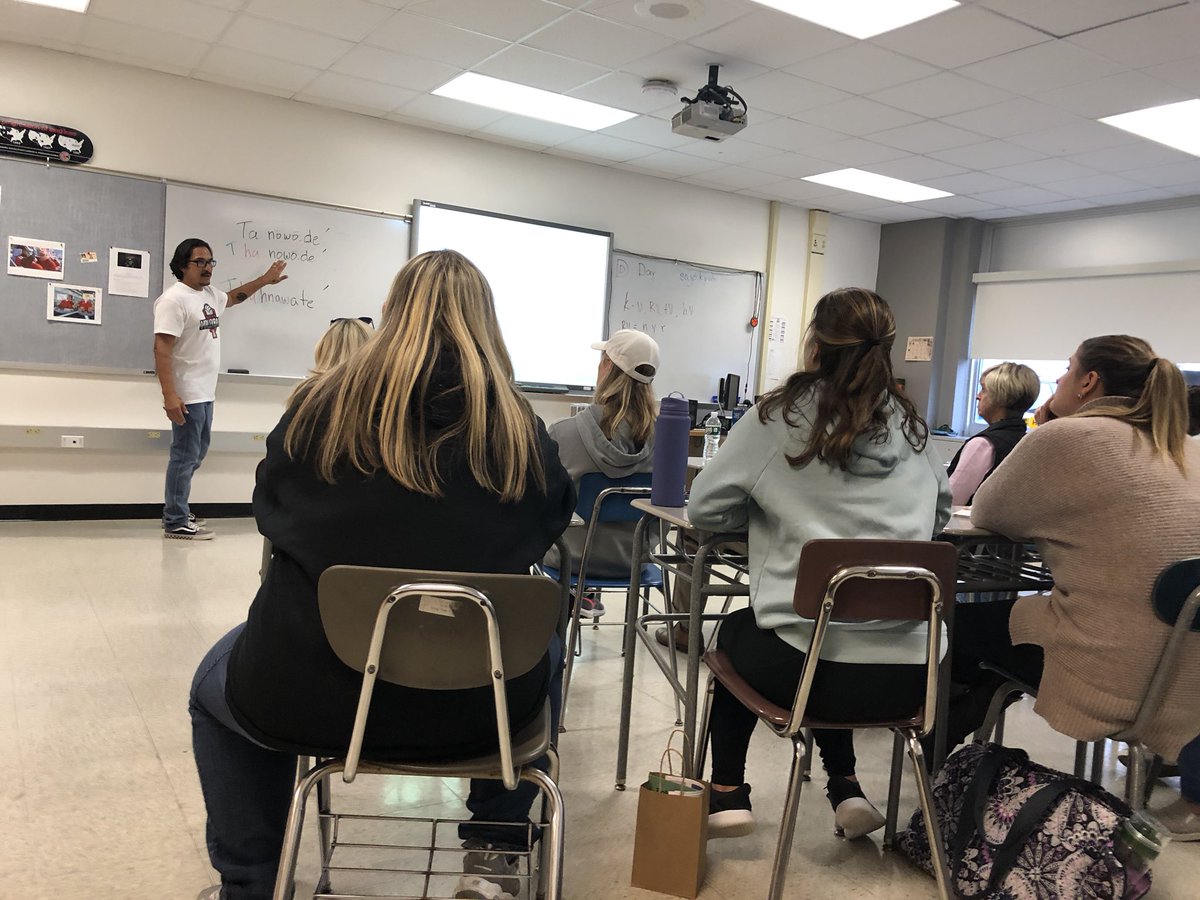 TaweeponFarrar's tweet photo. Faculty and staff teaching faculty and staff! Special Education, Tonawanda Seneca Culture, and Emergency Situations (Allergies, Diabetes, Seizures) #bestprofessionaldevelopment #collaboration https://t.co/CLdAMYTnkZ