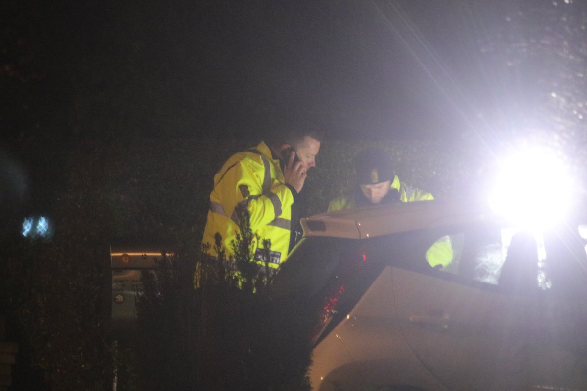 pressefotosdk's tweet photo. Eksplosion foran villa i Vallensbæk fredag aften.
Politiet afspærrer større område.
#eksplosion #vallensbæk #politidk https://t.co/okUIYTdwrZ