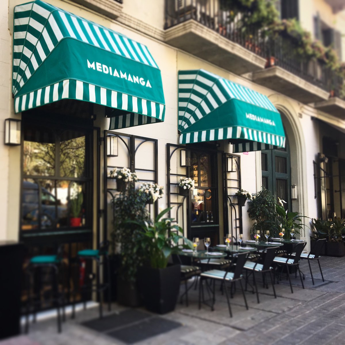 Terraza, manta, vino.. amigos, familia, parejas,.. ven a disfrutar de noviembre con nosotros y prueba nuestros nuevos platos⁣⁣
⁣
Terrace, blanket, wine.. friends, family, couples,.. come and enjoy November with us and try our new dishes⁣

#mediamanga #terrace #terraza