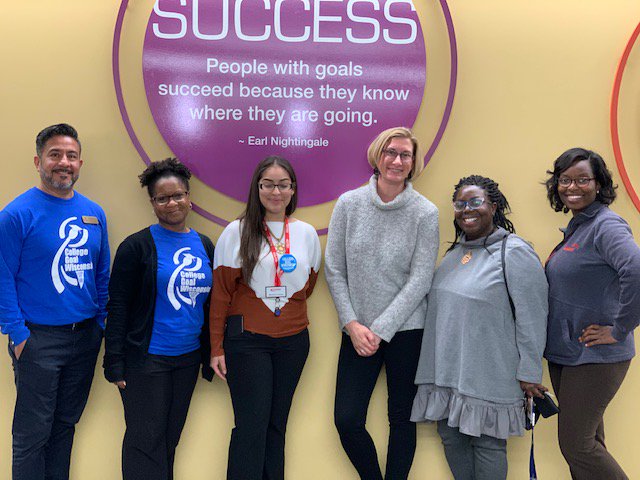 CollegeGoalWI's tweet photo. Great turnout at the #GatewayTechnicalCollege event in #Kenosha! Thanks to all the volunteers for bringing the positive energy and helping folks conquer the #FAFSA :) https://t.co/AHtbybArDv