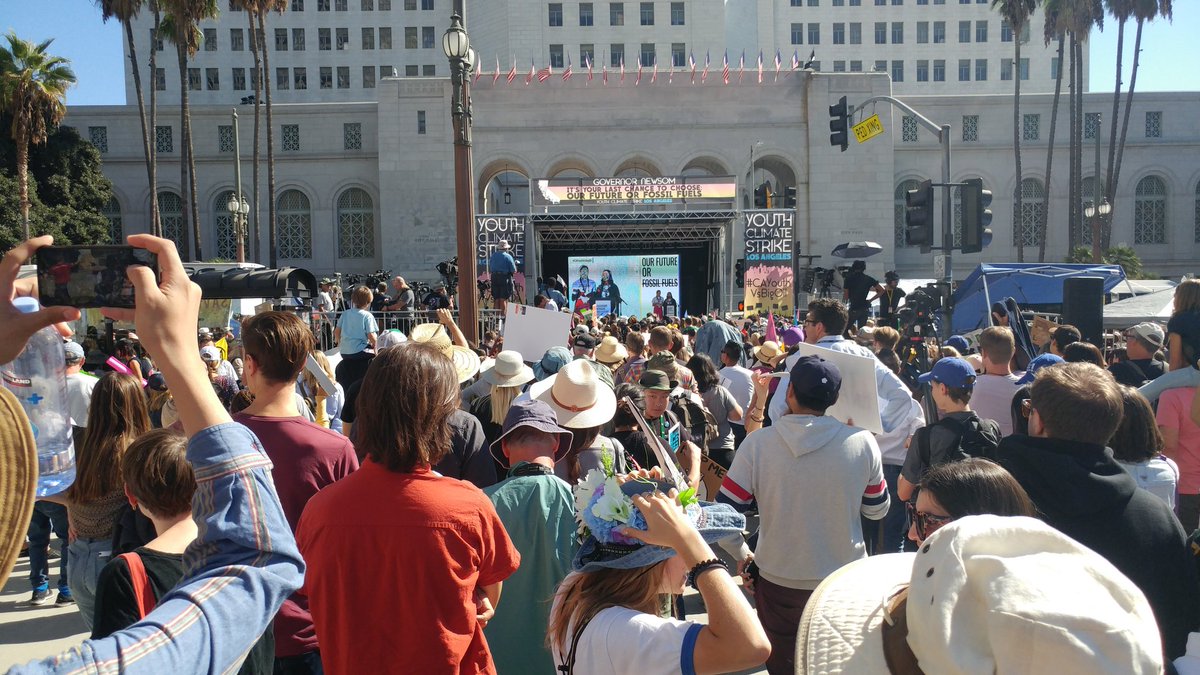 Ciclavalley's tweet photo. I thought it was important to take CV Jr out of school for a half day to what will likely be the biggest crisis of her life. #ClimateStrike #climatestrikeLA @SunriseMvmtLA https://t.co/4hSWoFMook