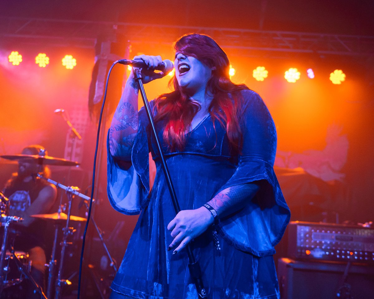 Vans's tweet image. A creepy, crawly delight. We had the best time at @HouseOfVans Chicago this weekend for our Hallowolfbat event featuring immersive art by @DennisMcNett1, and music by Doomriders, @TheHuOfficial, and @Lightning_Born.