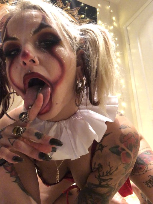 Tons of clowning around happening on my only fans :;)) https://t.co/GEBhnCknlW