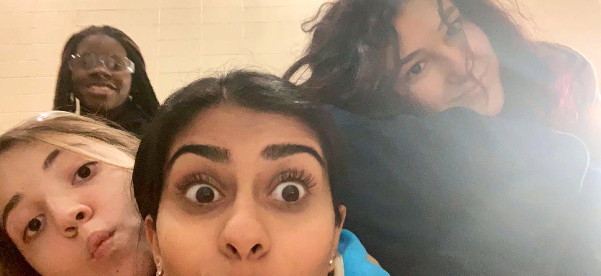 Since we haven’t done this in a while: HAPPY #fridayswiththechix 🐣ps. happy birthday Noa 🎂