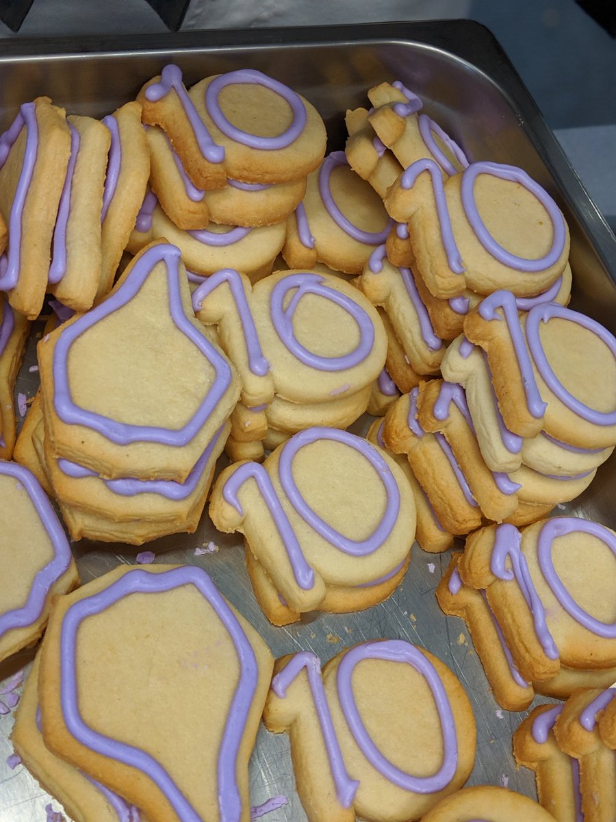ldhmrlind's tweet photo. First Friday.. 10th Anniversary style! #cookiesforall #ldhss @chefvan_dyk https://t.co/7fEtKDxzg9