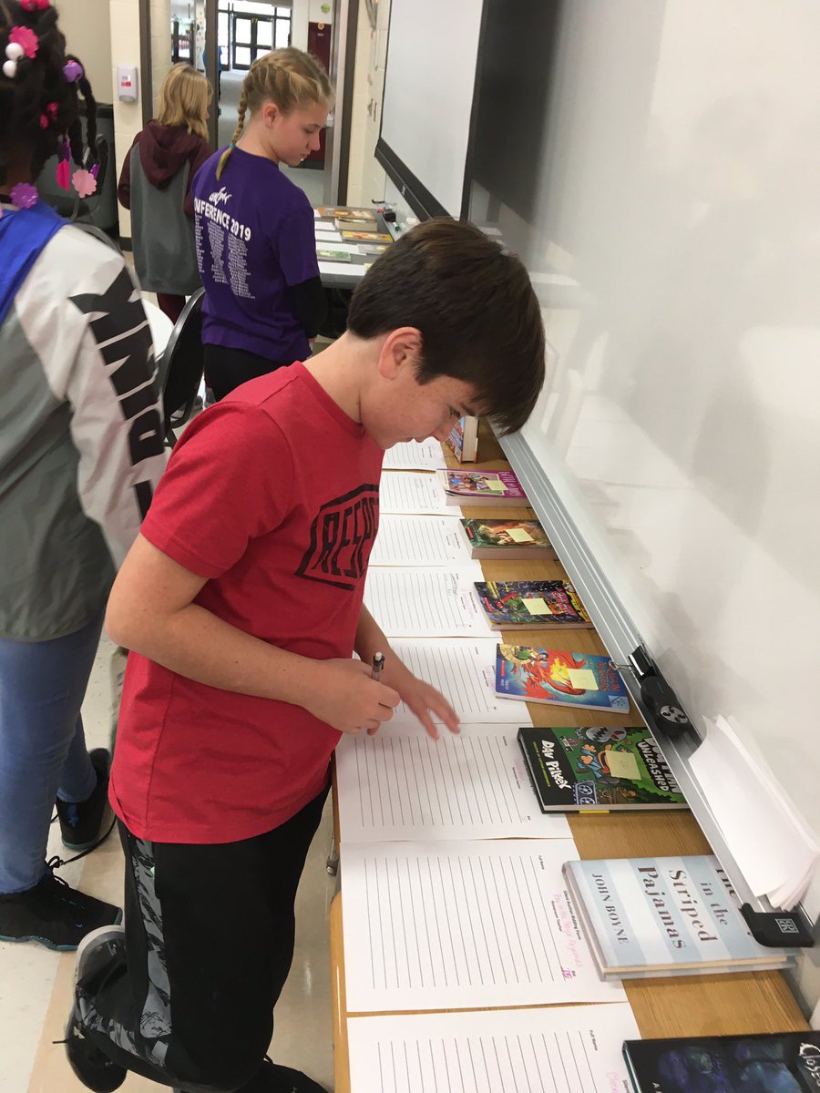 Smith5Cassidy's tweet photo. This afternoon, my home room along with Mr.Becker’s home room had our first silent auction. Students could spend all the cash they’ve earned for their positive behavior from first quarter! @Chelsea_Tigers #WeAreChelsea https://t.co/F0Y75Jj1Ud
