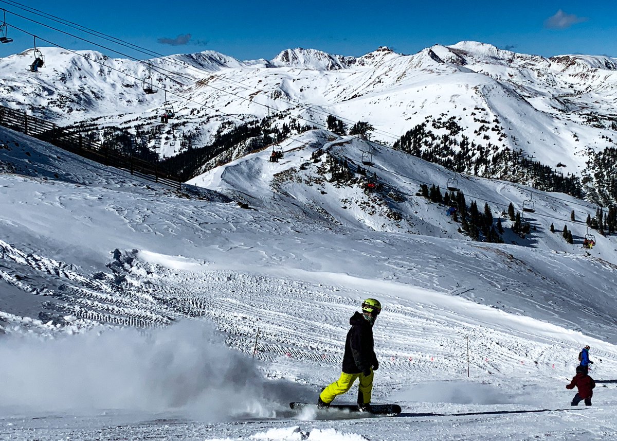Arapahoe_Basin's tweet photo. Can't get enough of this view from the top. #LetsLegend #ABasin https://t.co/7mSRZG6Klv
