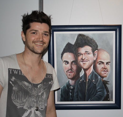nialloloughlin's tweet image. Fantastic performance by the @thescriptofficial on tonight’s @RTELateLateShow Here they are posing with my painting I did of them #thescript #thescriptofficial #sunsetsandfullmoons #thelasttime @thescript_danny