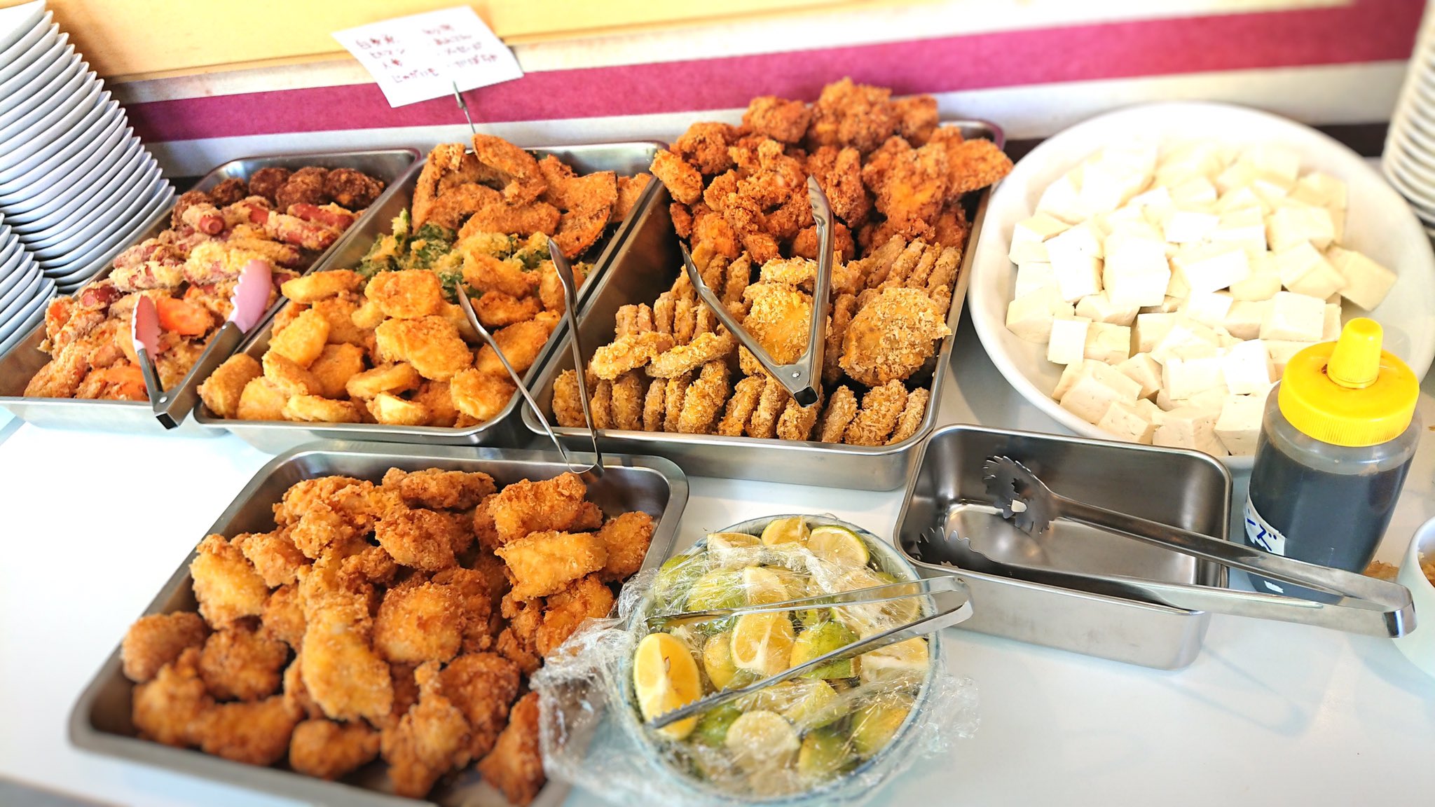 株式会社テレコメディア テレコメディアランチ テレコメディア 徳島センターの食堂 希望食堂 の日替わりランチをご紹介 昨日のメニューは セルフが嬉しい ミックスフライバイキング でした 揚げたてサクサクの具材が並び迷っちゃい