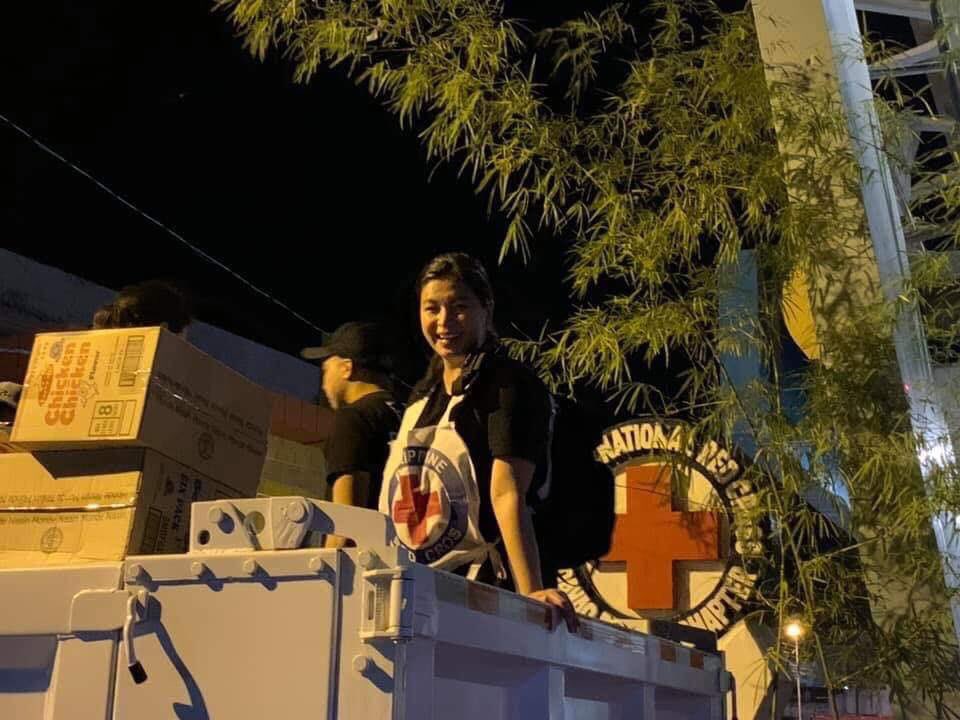 PhilippineStar's tweet photo. A true Angel! 

LOOK: Actress Angel Locsin together with her fiance, Neil Arce, personally went to the Davao del Sur Red Cross Chapter to donate and volunteer in the distribution of relief goods and hygiene kits for the earthquake-hit families. https://t.co/o9X9NFBovh